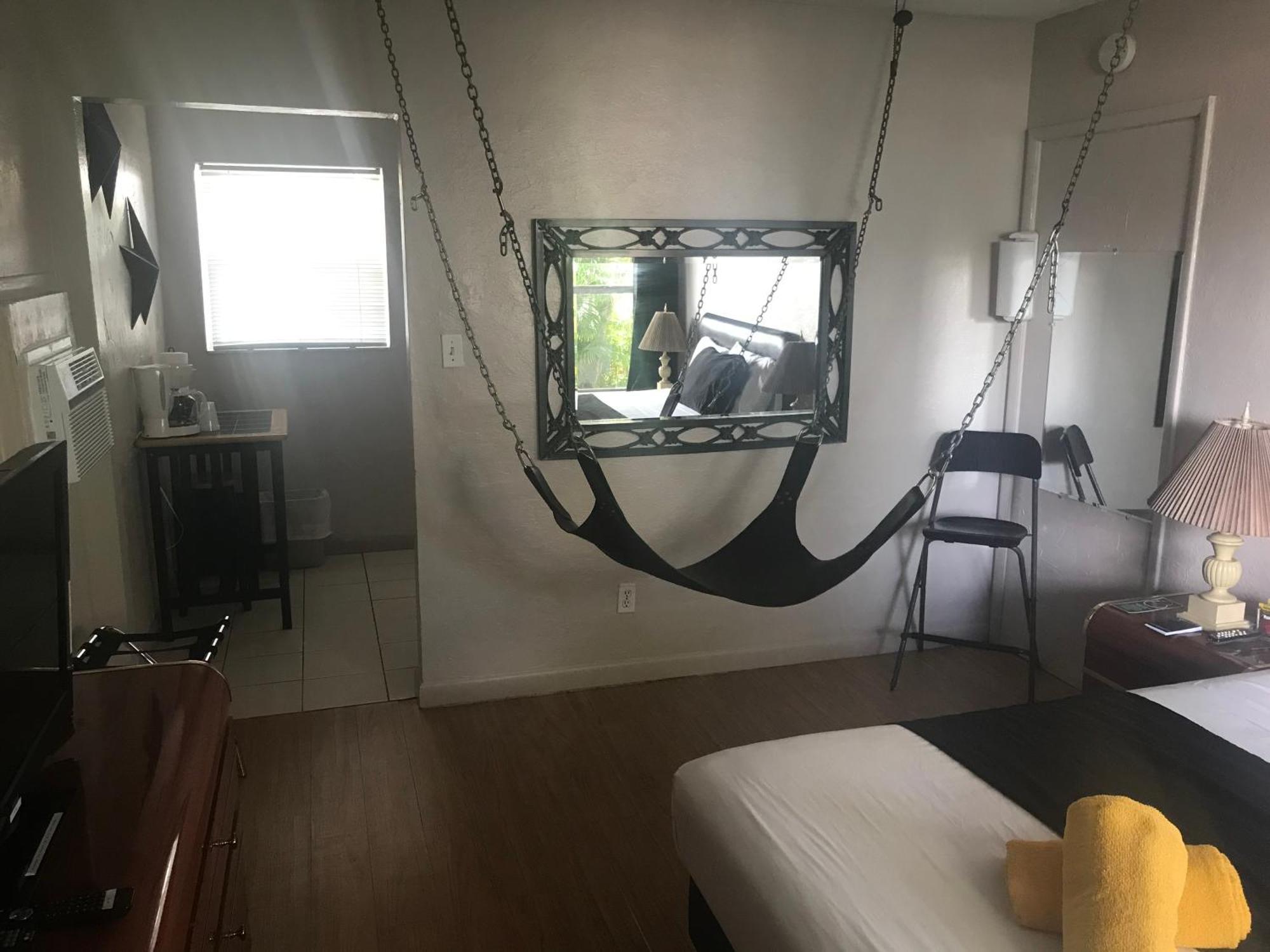 Inn Leather Guest House-Gay Male Only Форт Лодърдейл Екстериор снимка